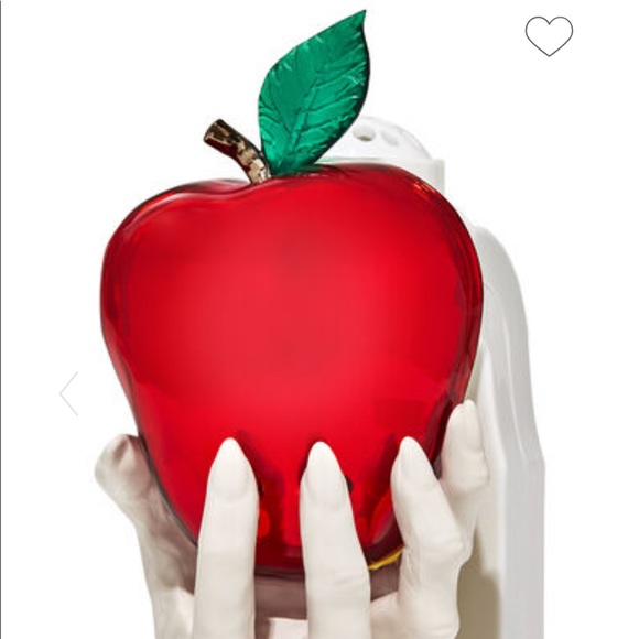 Bath and bodywork’s Halloween apple plug in - Picture 2 of 3